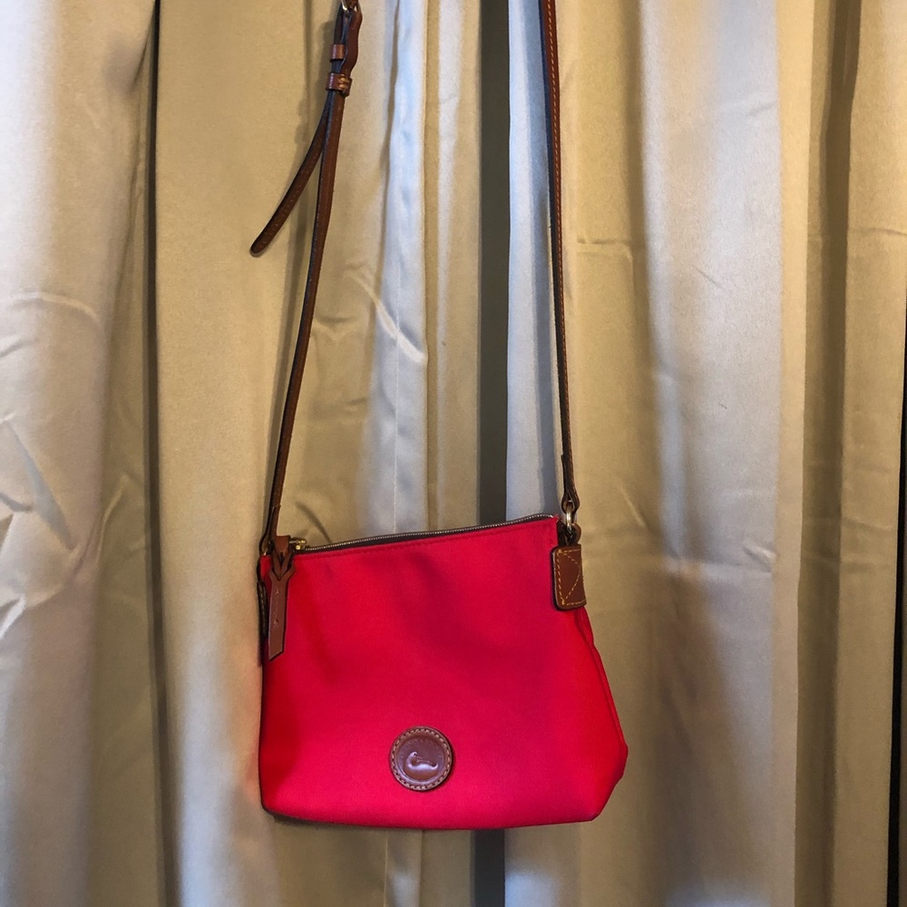 Red dooney and Burke crossbody like new